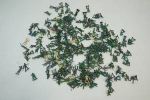 lot 57 image: army action figures