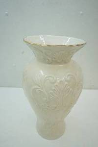 lot 60 image: Lenox Vase