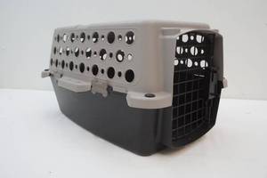 lot 81 image: Pet Carrier