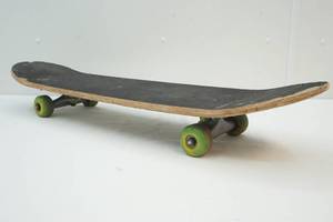 lot 83 image: Skateboard