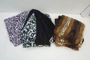 lot 85 image: Blankets