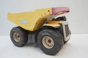 lot 87 image: Tonka Dump Truck