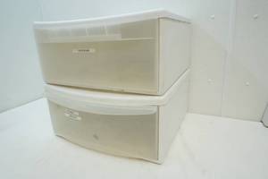 lot 100 image: Sterlite Containers