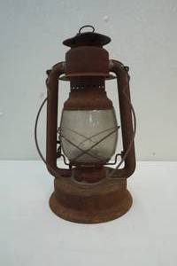 lot 120 image: Vintage Oil Lantern