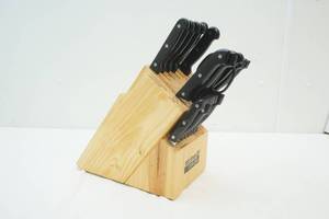 lot 127 image: Steak Knives In Block