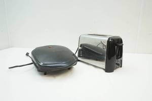 lot 128 image: Toaster  and Grill