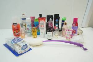 lot 141 image: Shampoo and Bodywash