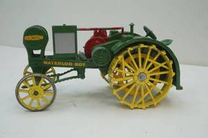 lot 157 image: Ertl Tractor