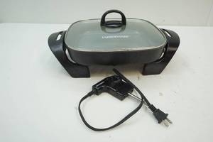 lot 163 image: Farber ware Electric pan