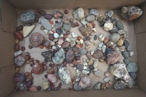 lot 178 image: Collector Rocks