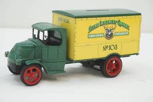 lot 194 image: Ertl John Deere coin bank