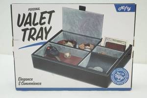 lot 195 image: Nifty Valent tray