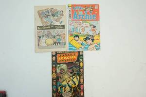 lot 238 image: Comics