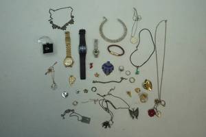 lot 271 image: Jewelry