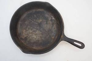 lot 280 image: Cast Iron Skillet