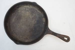 lot 281 image: Benjamin & medium cast iron skillet