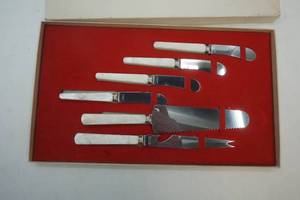 lot 315 image: Vintage Cutlery Hostess set