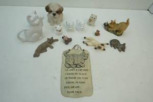 lot 320 image: Feline decor