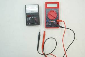 lot 322 image: voltage testers