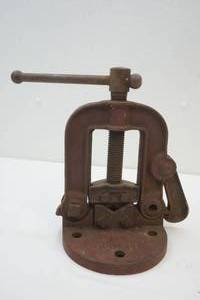 lot 333 image: pipe vise
