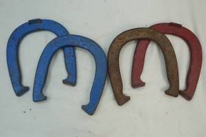 lot 385 image: horse shoes