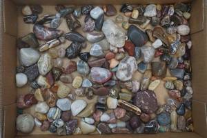 lot 397 image: collectible polished rocks