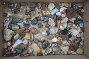 lot 396 image: collectible polished rocks