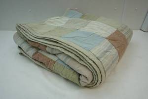 lot 409 image: quilt