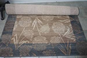 lot 440 image: area rug