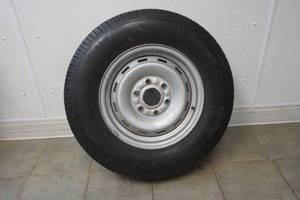 lot 443 image: Michelin tire