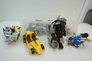 lot 453 image: Transformer toys