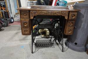 lot 455 image: vintage Singer sewing machine