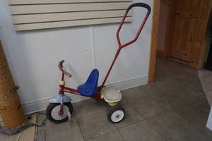 lot 462 image: Radio Flyer Stroller