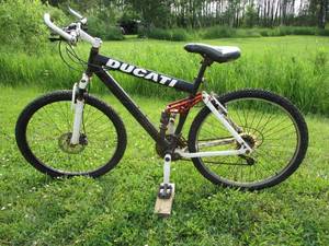 lot 11 image: Ducati