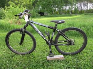lot 16 image: TREK 4500