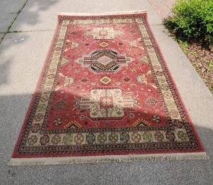 lot 314 image: Area Rug