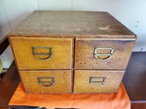 lot 324 image: Four Drawer Media Chest