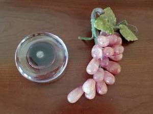 lot 56 image: Paperweight and Stone Grape Cluster