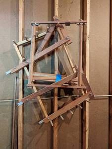 lot 214 image: Loom