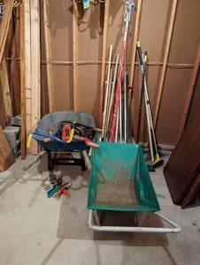 lot 219 image: Yard Tools
