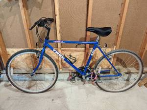 lot 221 image: Trek Antelope