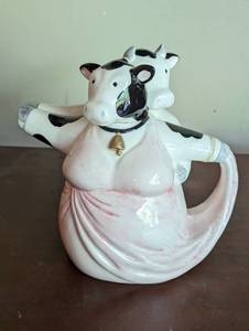 lot 270 image: Teapot