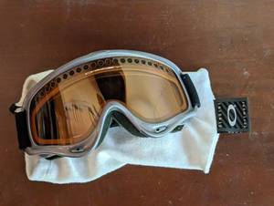 lot 276 image: Oakley Goggles