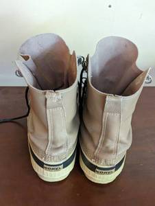lot 277 image: Sorel Boots