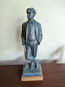 lot 284 image: Golfer Statue