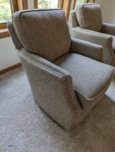 lot 20 image: Pair of Smith Brothers Upholstered Swivel Chairs