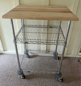 lot 40 image: Wire Rolling Storage Cart