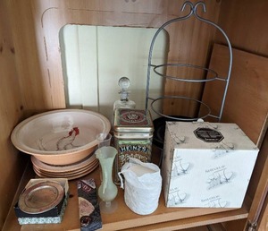 lot 44 image: Collection of Decorative Items
