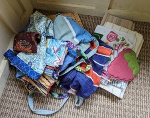 lot 50 image: Aprons and misc. Fabric Items