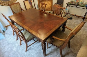 lot 31 image: Ethan Allen Dining Table with 6 Chairs